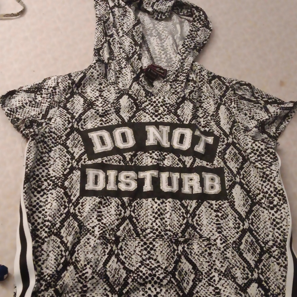 Crop chop with a hood
